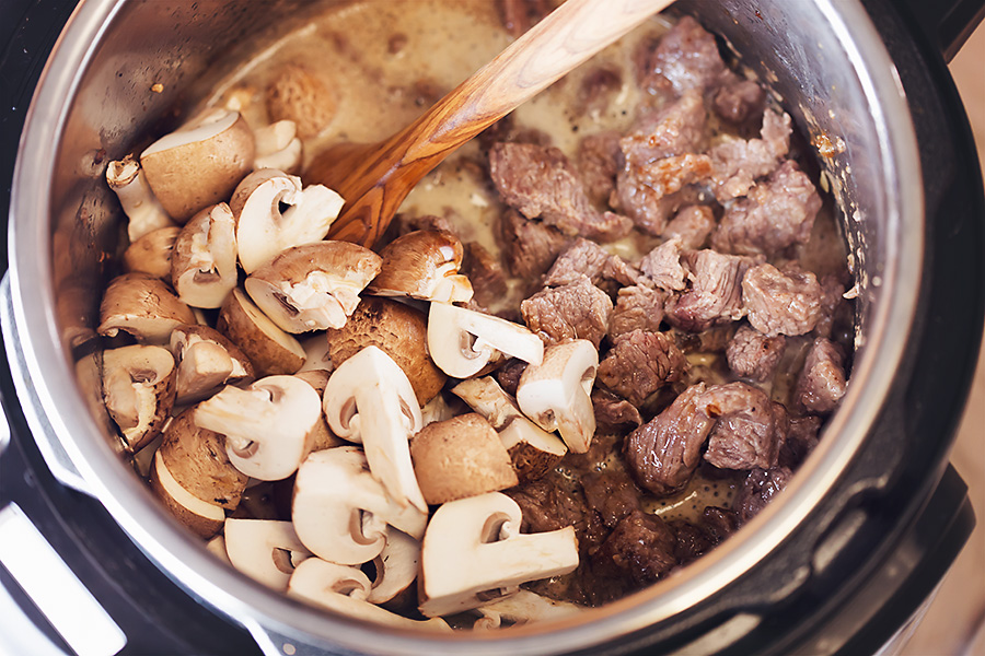 beef tips and mushrooms in an instant pot